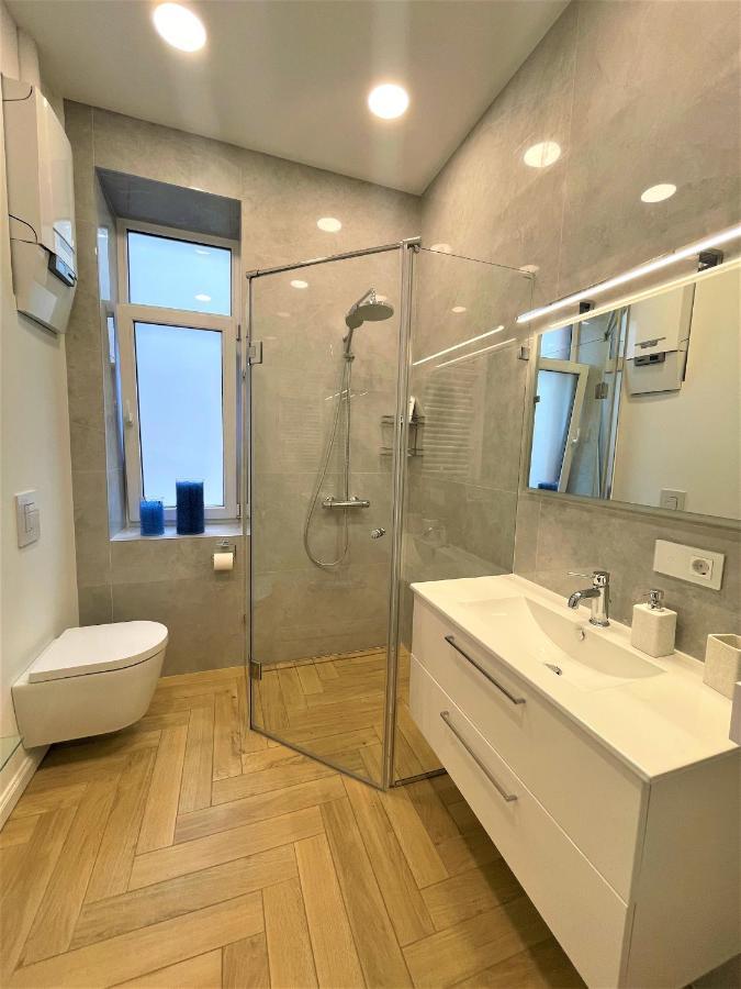 Picturesque Old Town Apartment With Charming Balcony Kaunas Buitenkant foto