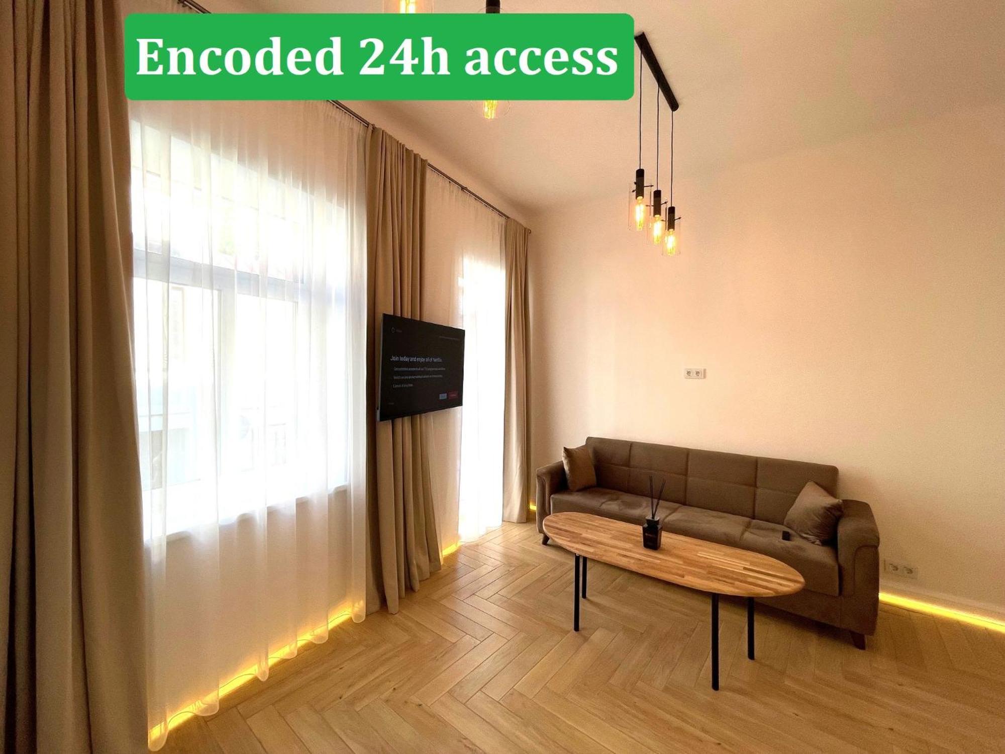Picturesque Old Town Apartment With Charming Balcony Kaunas Buitenkant foto