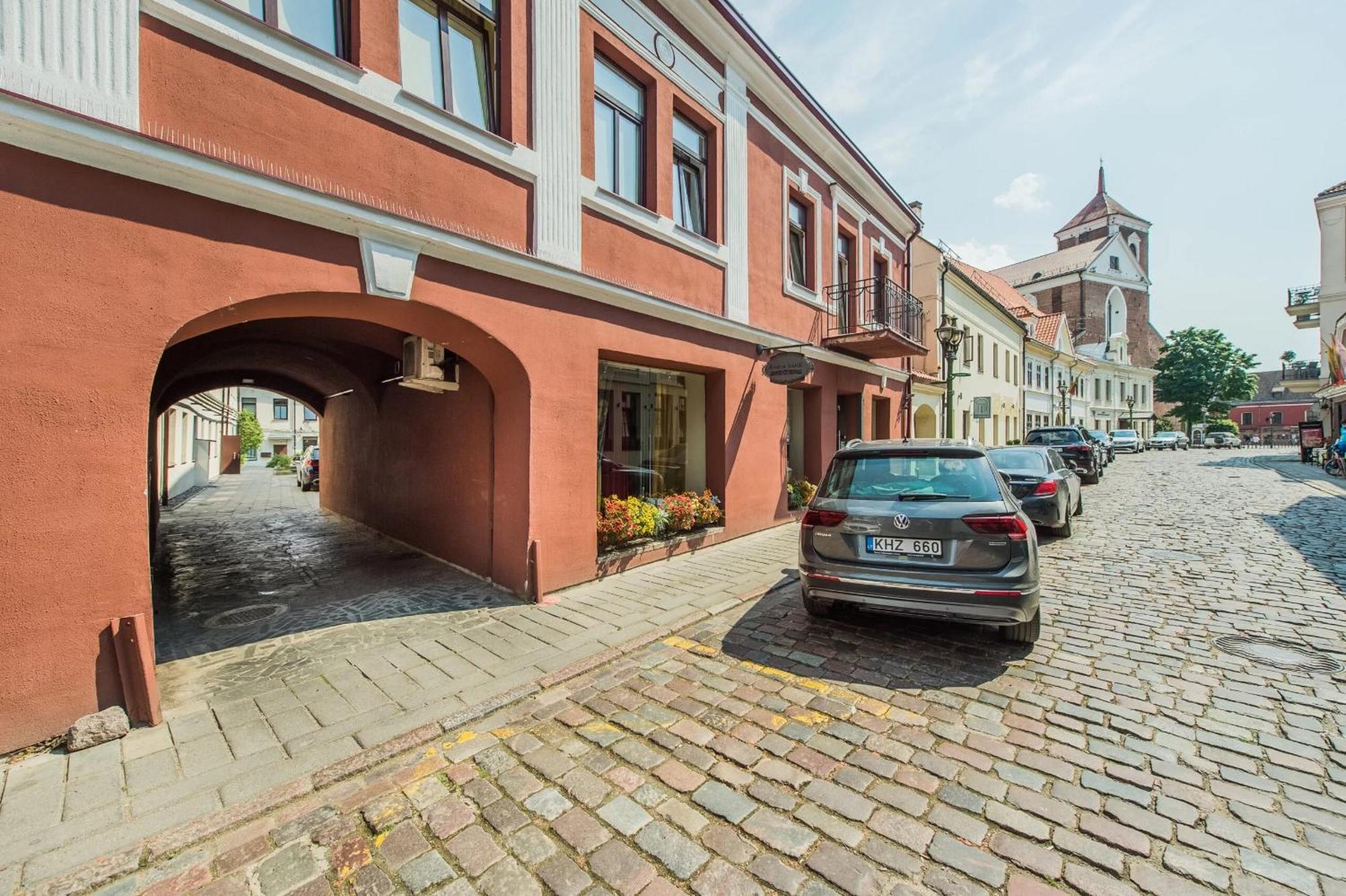 Picturesque Old Town Apartment With Charming Balcony Kaunas Buitenkant foto